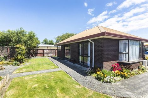 Photo of property in 8 Edron Place, Redwood, Christchurch, 8051