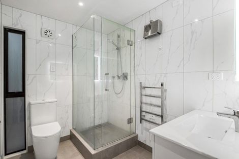 Photo of property in 3 Sandiacre Way, Browns Bay, Auckland, 0630