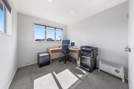 Photo of property in 2/25 Keswick Close, Northpark, Auckland, 2013