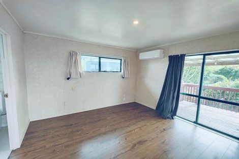 Photo of property in 2/22 Athena Drive, Totara Vale, Auckland, 0629