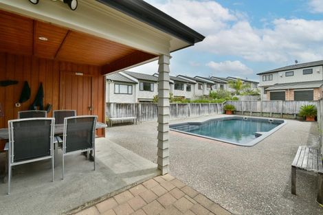 Photo of property in 3/22 Northcross Drive, Oteha, Auckland, 0632