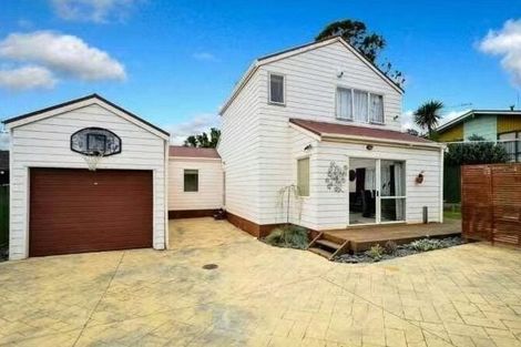 Photo of property in 10 Granville Drive, Massey, Auckland, 0614