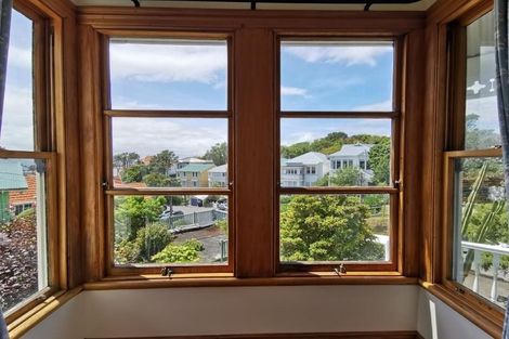 Photo of property in 26 Grove Road, Kelburn, Wellington, 6012