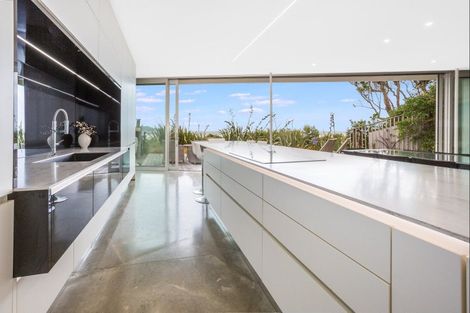 Photo of property in 31 Field Way, Waikanae Beach, Waikanae, 5036