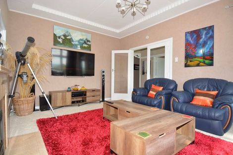 Photo of property in 258 Marine Parade, Bluff, 9814