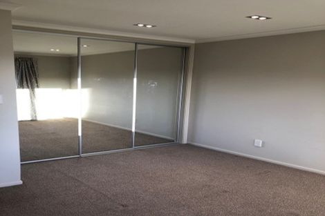 Photo of property in 25 Darren Crescent, Half Moon Bay, Auckland, 2012