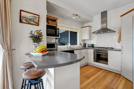 Photo of property in 10 Caledonia Place, Highlands Park, New Plymouth, 4312