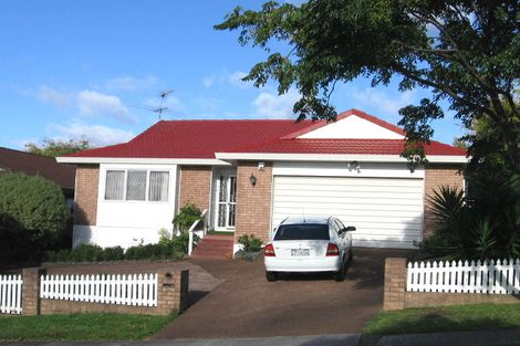 Photo of property in 2/2 Perendale Close, Somerville, Auckland, 2014