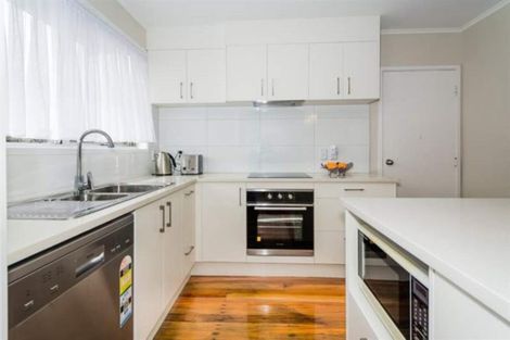 Photo of property in 34 Easton Park Parade, Glenfield, Auckland, 0629