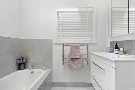 Photo of property in 41 Omana Road, Papatoetoe, Auckland, 2025