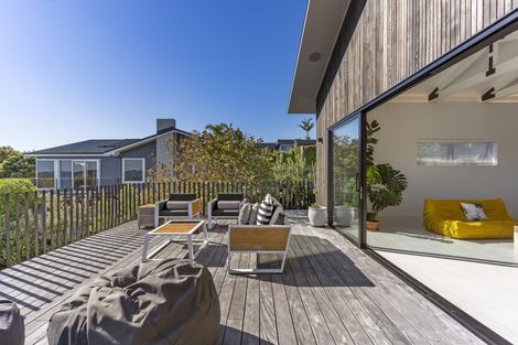 Photo of property in 71 Pah Road, Cockle Bay, Auckland, 2014