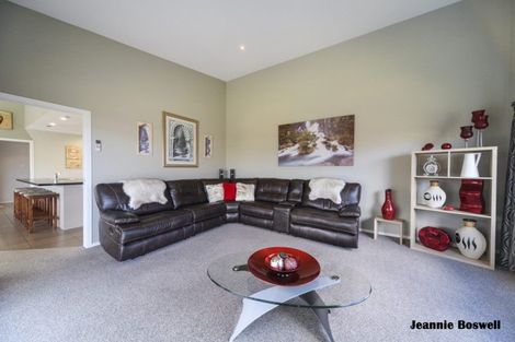 Photo of property in 5 Levi Place, Kelvin Grove, Palmerston North, 4414