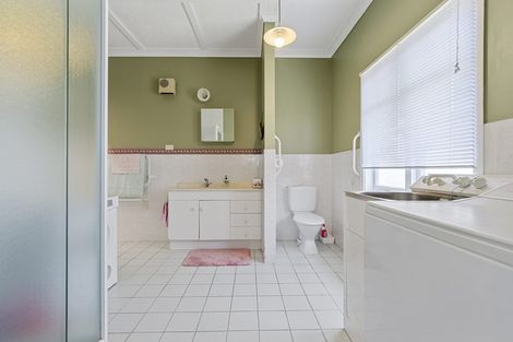 Photo of property in 18 Lane Road, Weymouth, Auckland, 2103