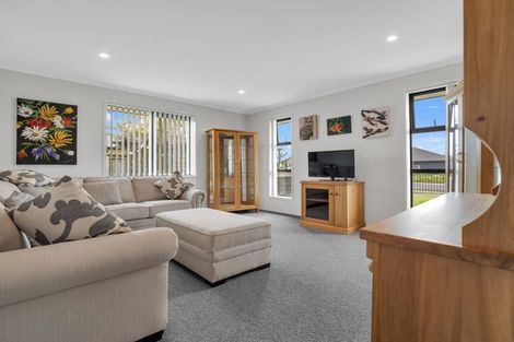 Photo of property in 63 Darlington Street, Ngatea, 3503