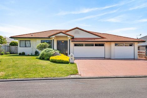 Photo of property in 4 Woodford Heights, Havelock North, 4130