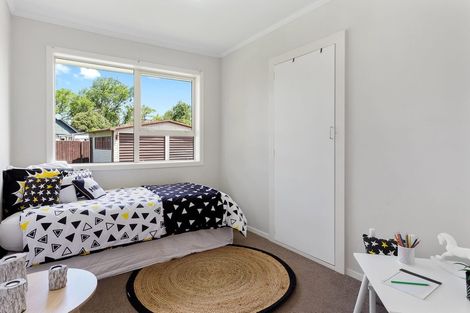 Photo of property in 82 Farquhars Road, Redwood, Christchurch, 8051