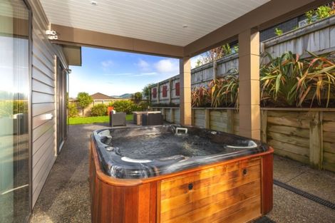 Photo of property in 58 Aotea Drive, Aotea, Porirua, 5024