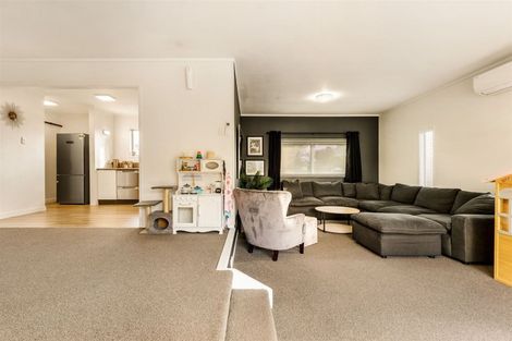 Photo of property in 93 Oreil Avenue, West Harbour, Auckland, 0618