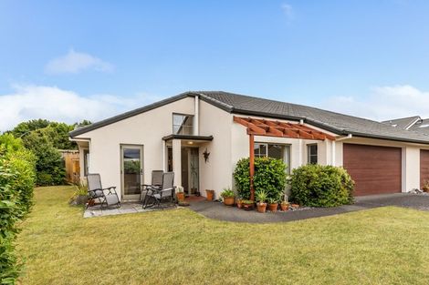 Photo of property in 22 Lakeridge Close, Rangatira Park, Taupo, 3330