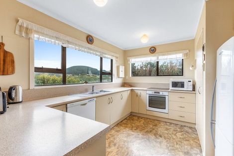 Photo of property in 6 Saint Aidans Way, Tawa, Wellington, 5028