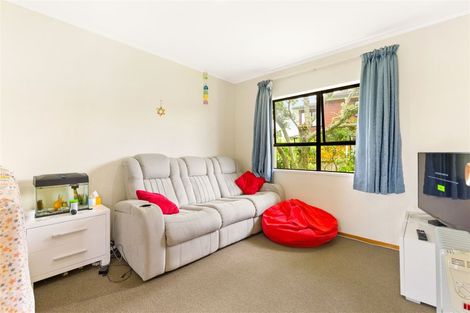 Photo of property in 2/6 Dallinghoe Crescent, Milford, Auckland, 0620