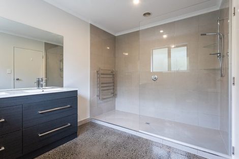 Photo of property in 103 Mcleod Road, South Head, Helensville, 0874