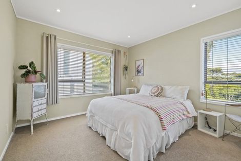 Photo of property in 6 Langstone Place, Chatswood, Auckland, 0626