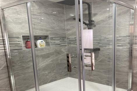 Photo of property in 5 Yarra Place, Botany Downs, Auckland, 2010