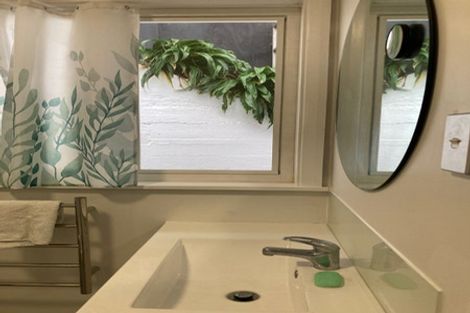 Photo of property in 156 The Esplanade, Houghton Bay, Wellington, 6023