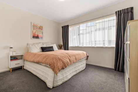 Photo of property in 2/11 Longreach Drive, Sunnyvale, Auckland, 0612