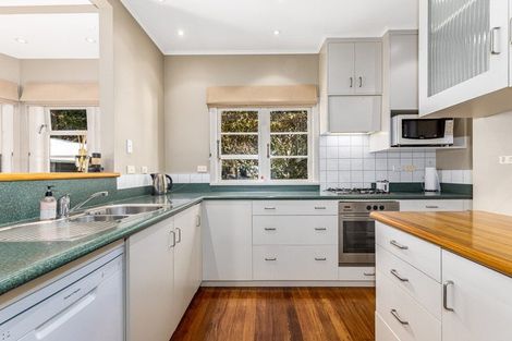 Photo of property in 218 Muritai Road, Eastbourne, Lower Hutt, 5013