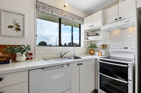 Photo of property in 2 Tiverton Crescent, Whalers Gate, New Plymouth, 4310