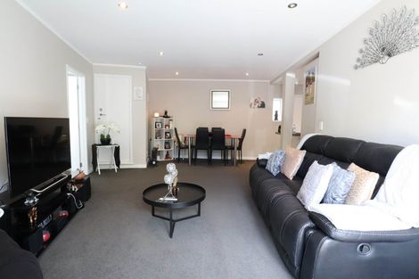 Photo of property in 1/88 Pah Road, Cockle Bay, Auckland, 2014