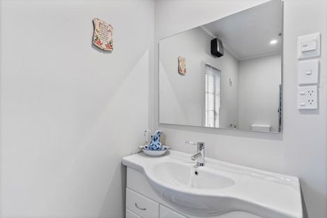 Photo of property in 68 Great North Road, Winton, 9720