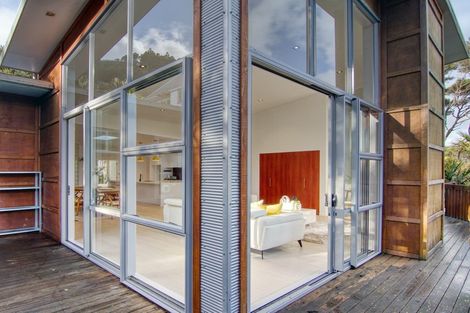 Photo of property in 39 Warner Park Avenue, Laingholm, Auckland, 0604