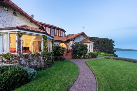 Photo of property in 122 Vauxhall Road, Narrow Neck, Auckland, 0624