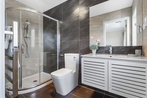 Photo of property in 97 Medallion Drive, Oteha, Auckland, 0632