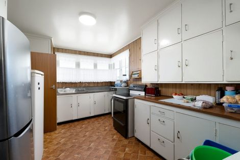 Photo of property in 13 Waione Avenue, Te Atatu Peninsula, Auckland, 0610