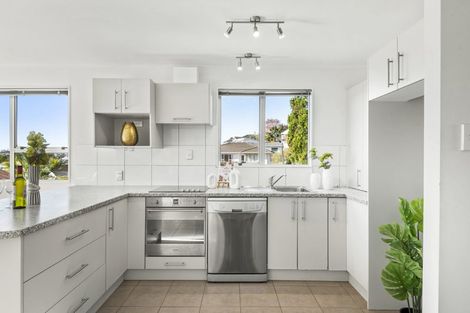 Photo of property in 3 Tesla Place, Totara Vale, Auckland, 0629