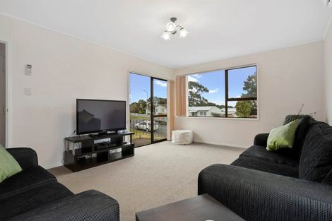 Photo of property in 22 West Harbour Drive, West Harbour, Auckland, 0618