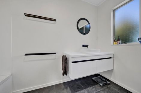 Photo of property in 11 Crownhill Street, Spotswood, New Plymouth, 4310