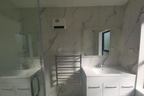 Photo of property in 13c Orton Street, Glenfield, Auckland, 0627