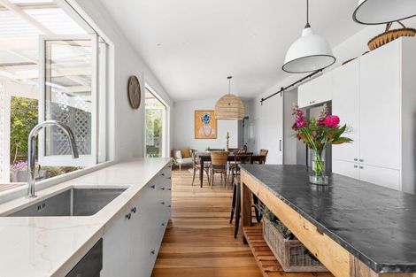 Photo of property in 16 Hamilton Road, Cambridge, 3434