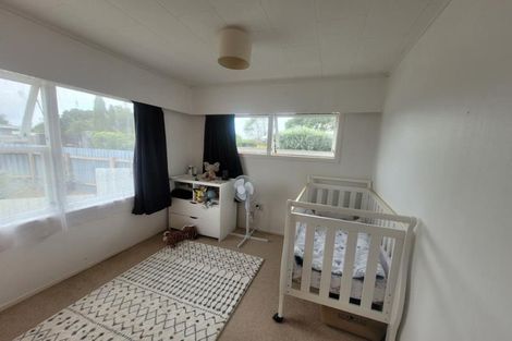 Photo of property in 11 Julian Place, Westown, New Plymouth, 4310