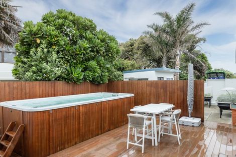 Photo of property in 60 Le Quesne Road, Bay View, Napier, 4104