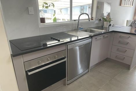 Photo of property in 68 Hutchinsons Road, Bucklands Beach, Auckland, 2014