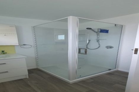 Photo of property in 4/176 Henderson Valley Road, Henderson, Auckland, 0612