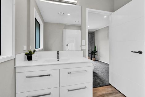 Photo of property in 18d Virginia Place, Whalers Gate, New Plymouth, 4310