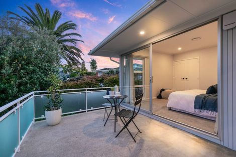 Photo of property in 4 Kerrymaria Place, Hillcrest, Auckland, 0627