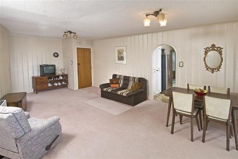 Photo of property in 2/1 Ribblesdale Road, Henderson, Auckland, 0612